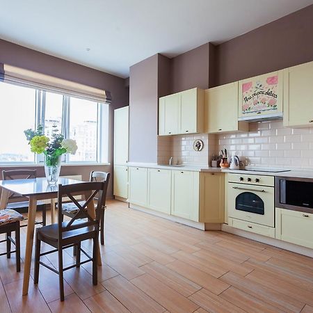 Stylish Views Apartments In The Parasol. Parus .Obolonskaya Embankment เคียฟ ภายนอก รูปภาพ