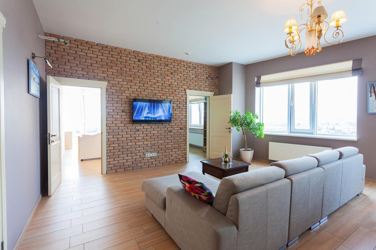 Stylish Views Apartments In The Parasol. Parus .Obolonskaya Embankment เคียฟ ภายนอก รูปภาพ