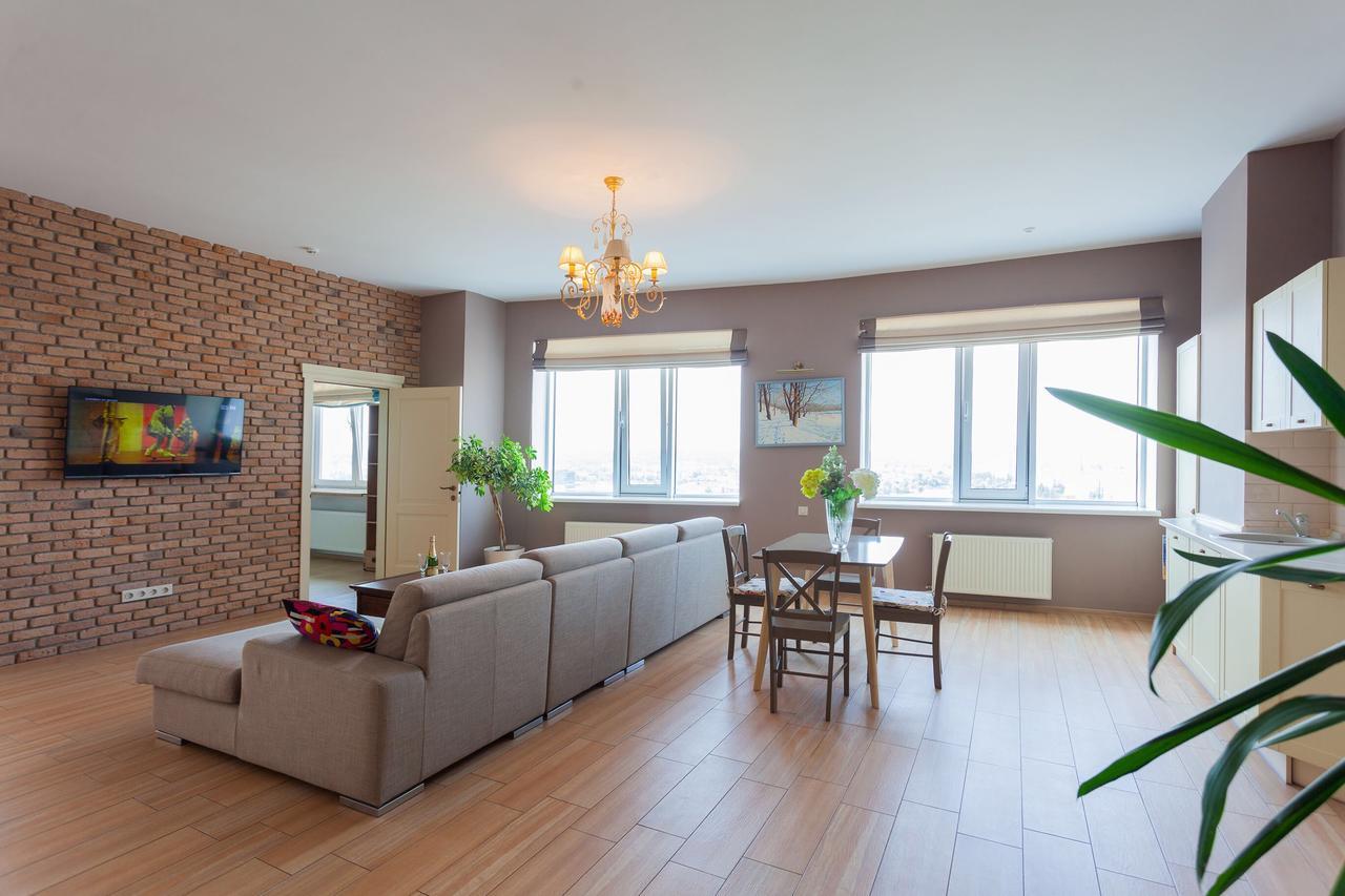 Stylish Views Apartments In The Parasol. Parus .Obolonskaya Embankment เคียฟ ภายนอก รูปภาพ